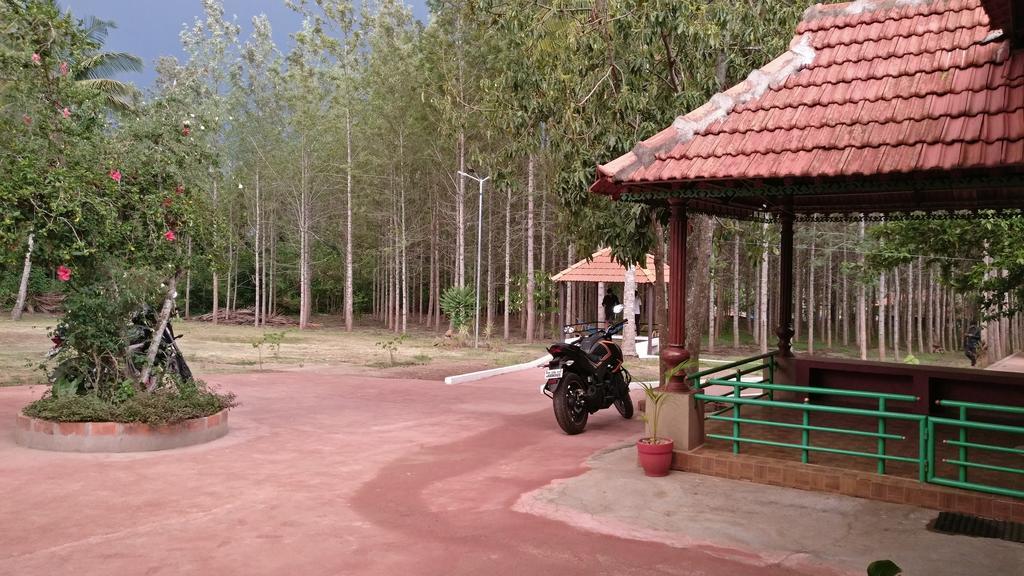The Shades Holiday Homes Kushalnagar Ngoại thất bức ảnh